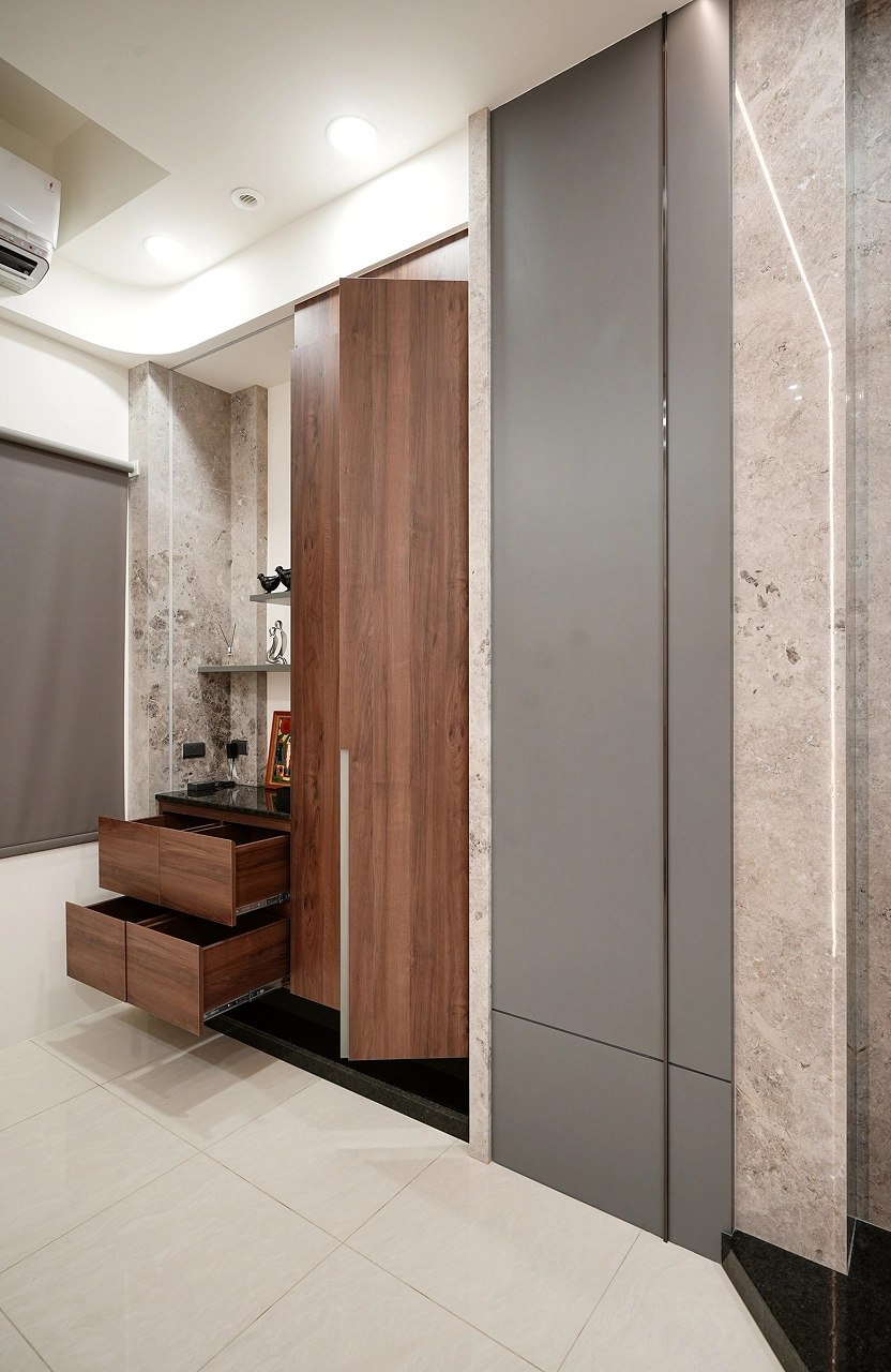 德盈空間規劃：系統鞋櫃強大收納機能，結合透氣門片設計，為居家打造整潔清爽的玄關置物空間。