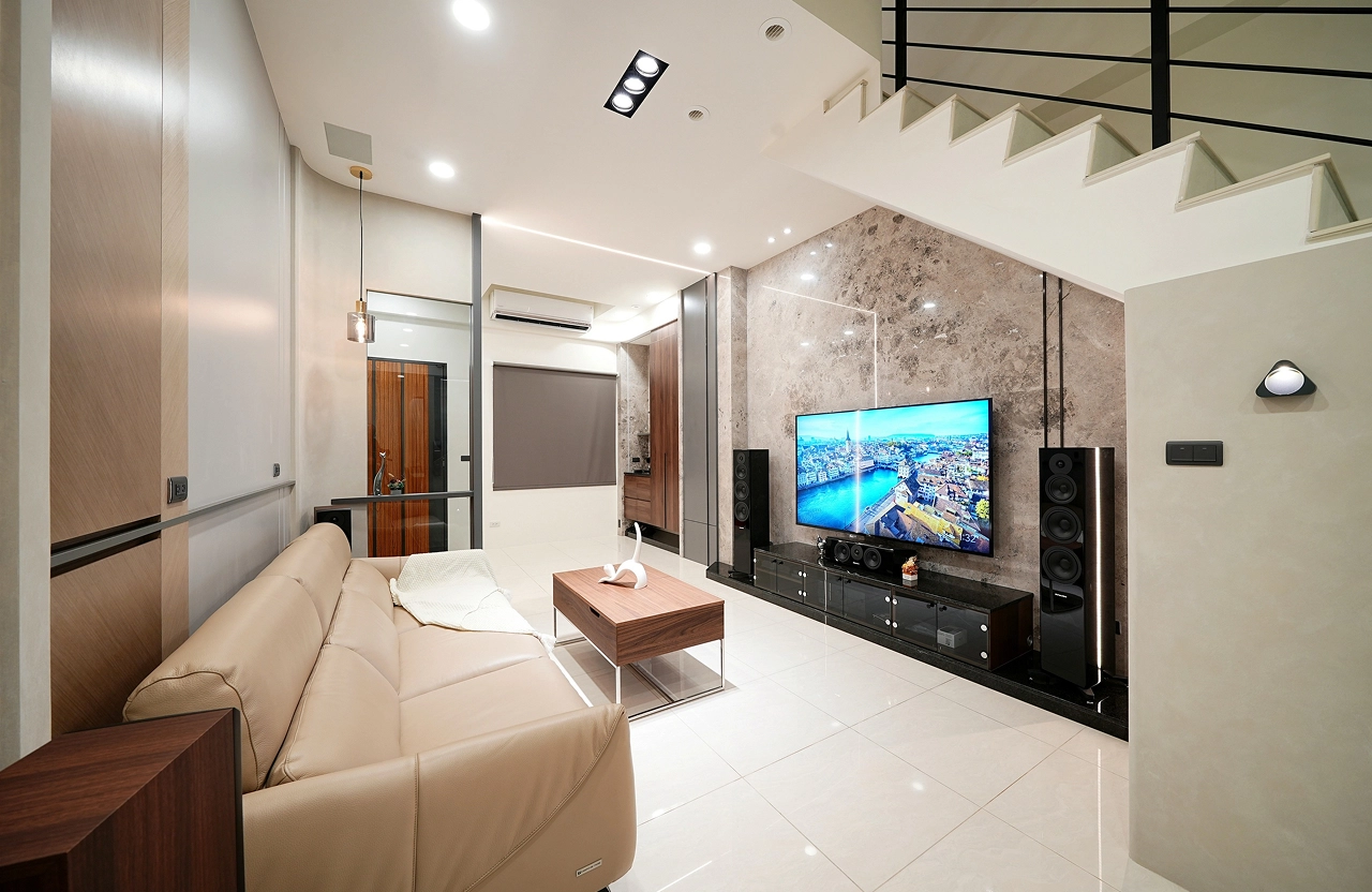 高雄仁武透天厝，都會摩登風貌。玻璃隔屏與大理石檯面，營造低調奢華質感。