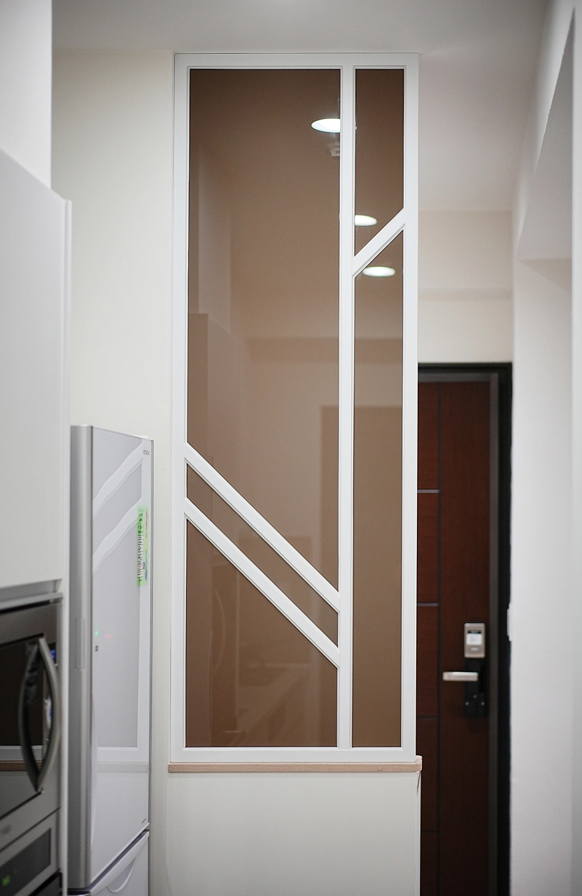 鐵件隔屏搭配歐式矮櫃： 打造質感落塵區，優化進出門動線。