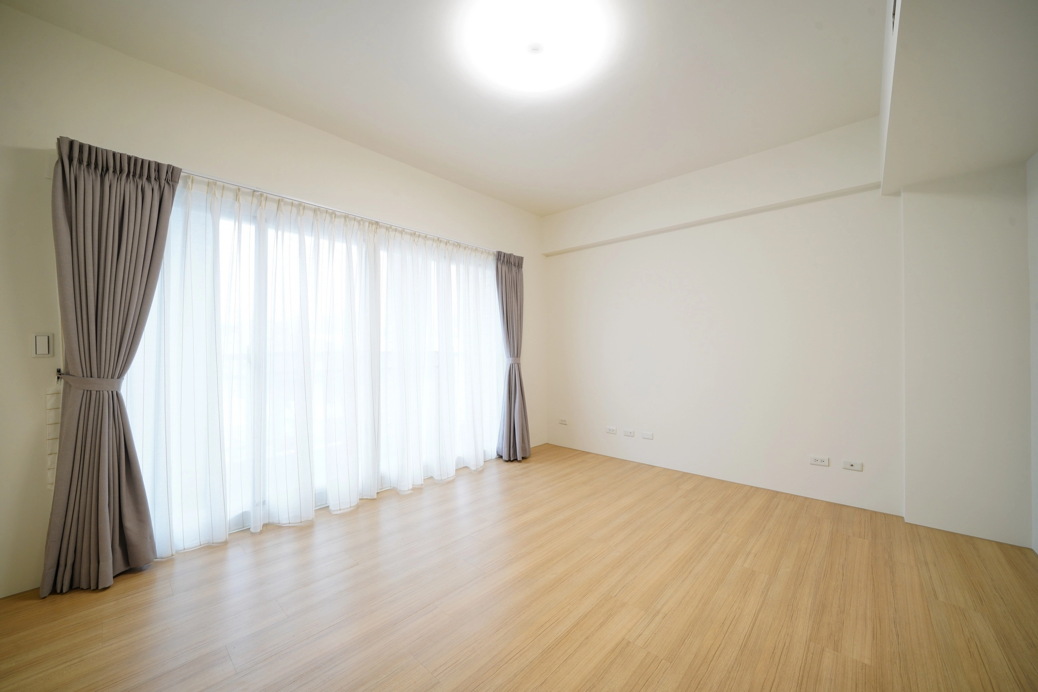 德盈室內設計:打造質感 Japandi 風格客臥,揉合日式溫潤與北歐簡約,營造寧靜舒適的極致舒眠空間。