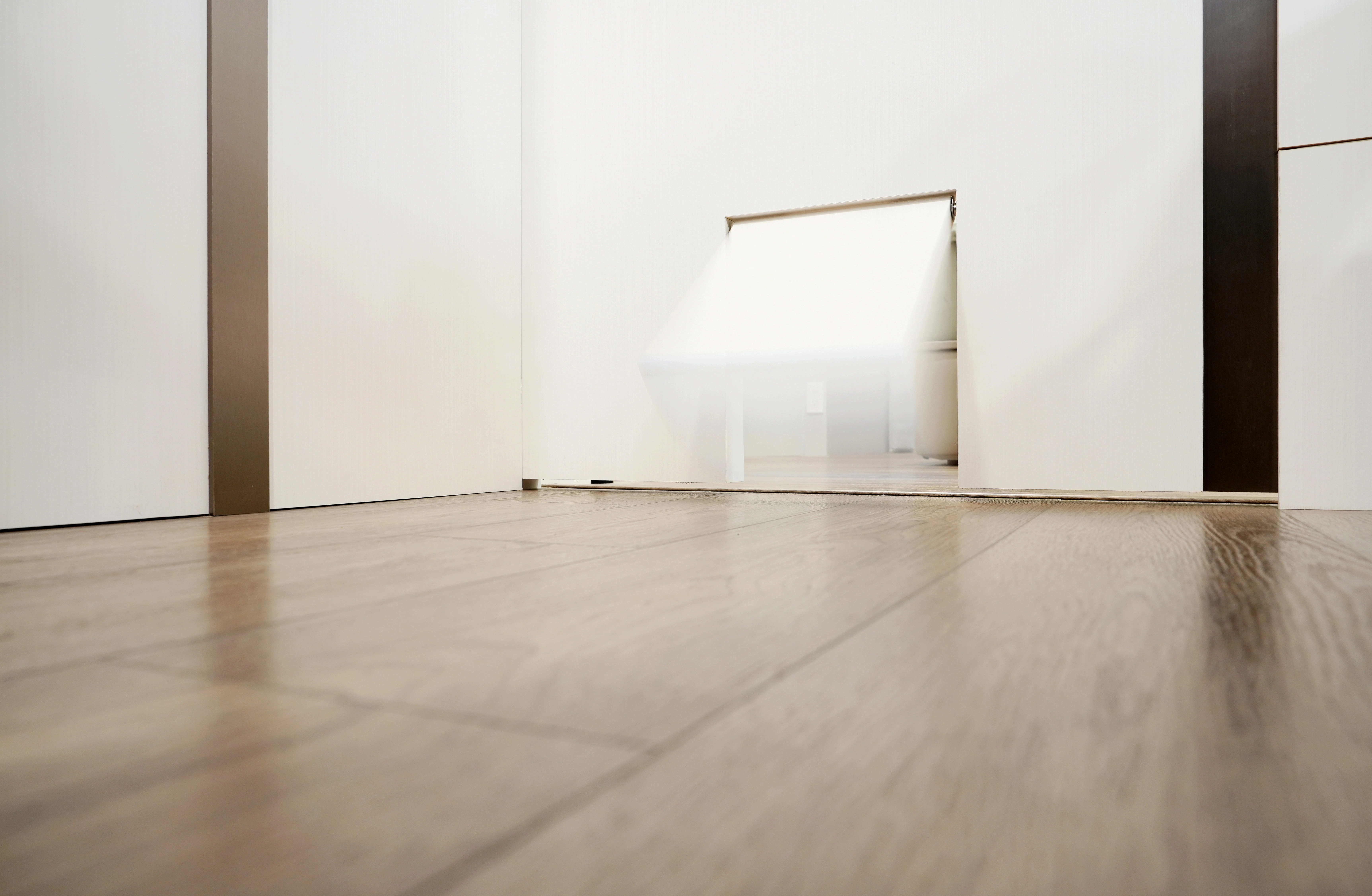 系統櫃隱藏式貓洞。寵物友善材質與結構,打造不羈都會態度,充滿溫度的家。