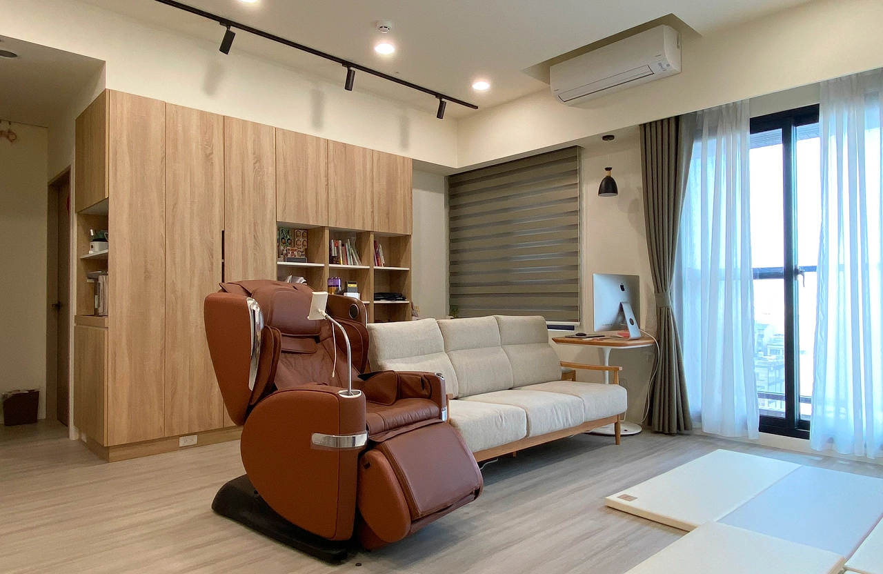 開放式客餐廳動線：方便家長照看孩子，建構安心育嬰空間。