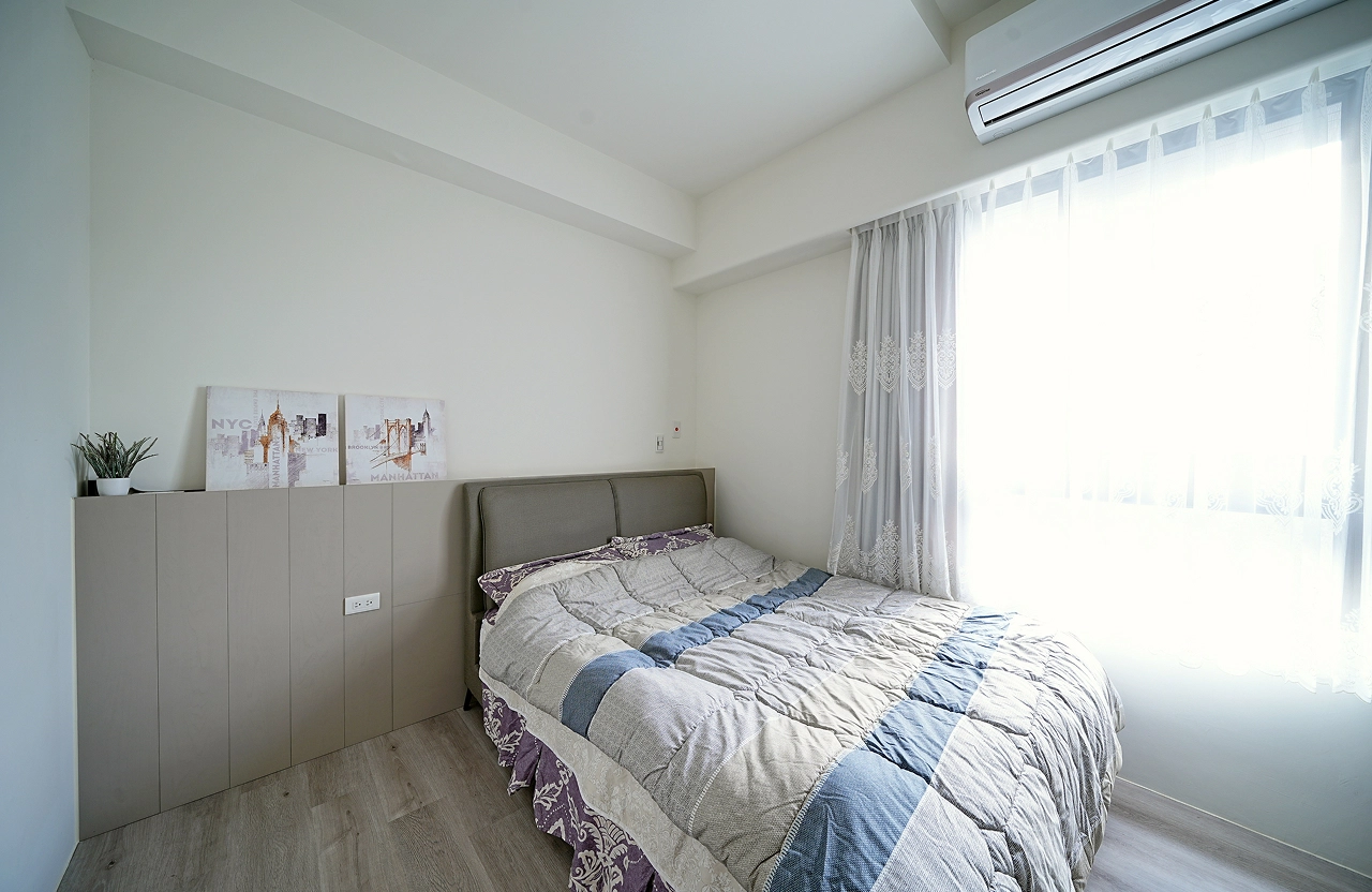 臥室木作結合系統收納： 活用轉角空間，型塑井然有序的臥室。