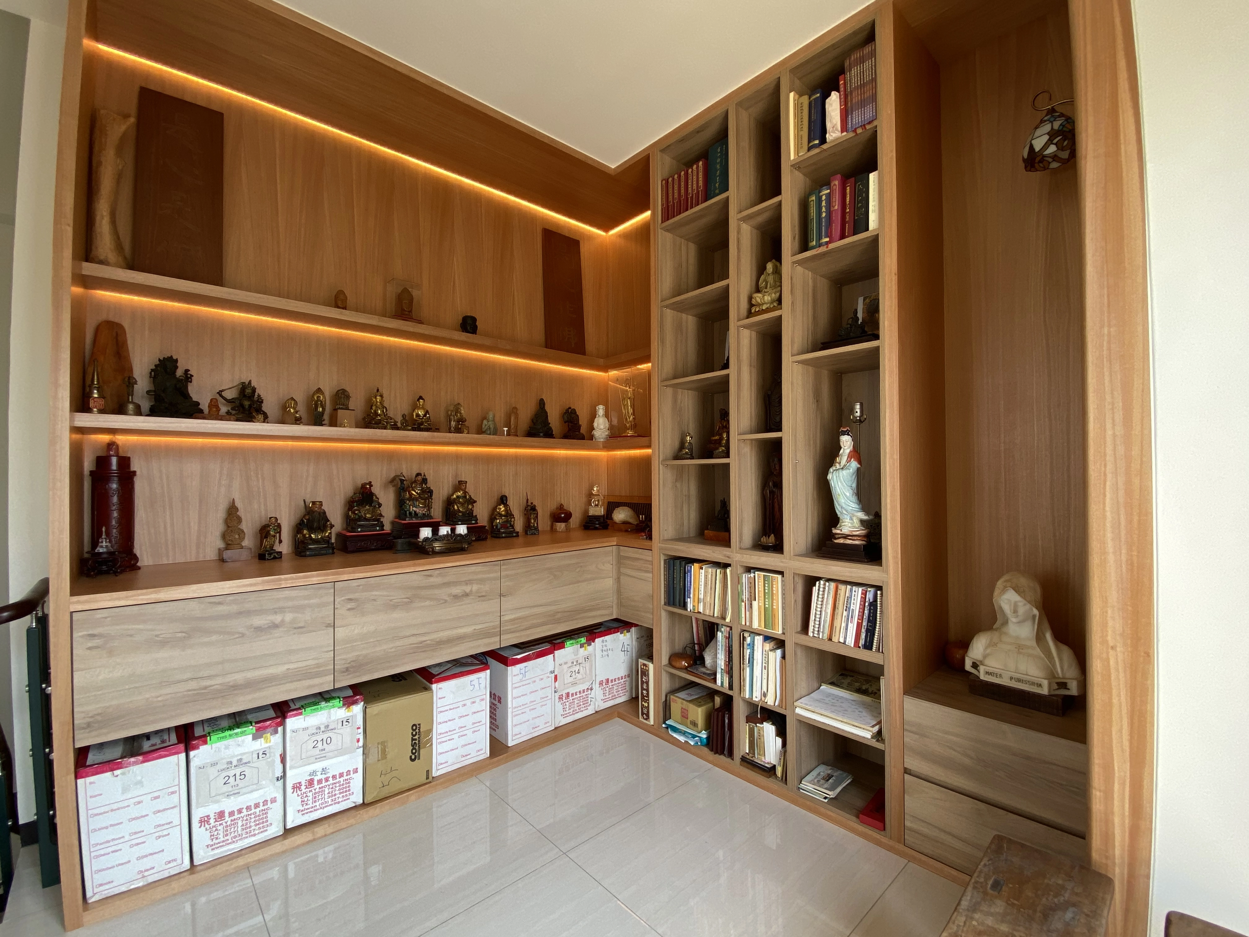 史博館大宅佛像藝品櫃: 專屬客製化層架,讓珍藏藝品適得其所。