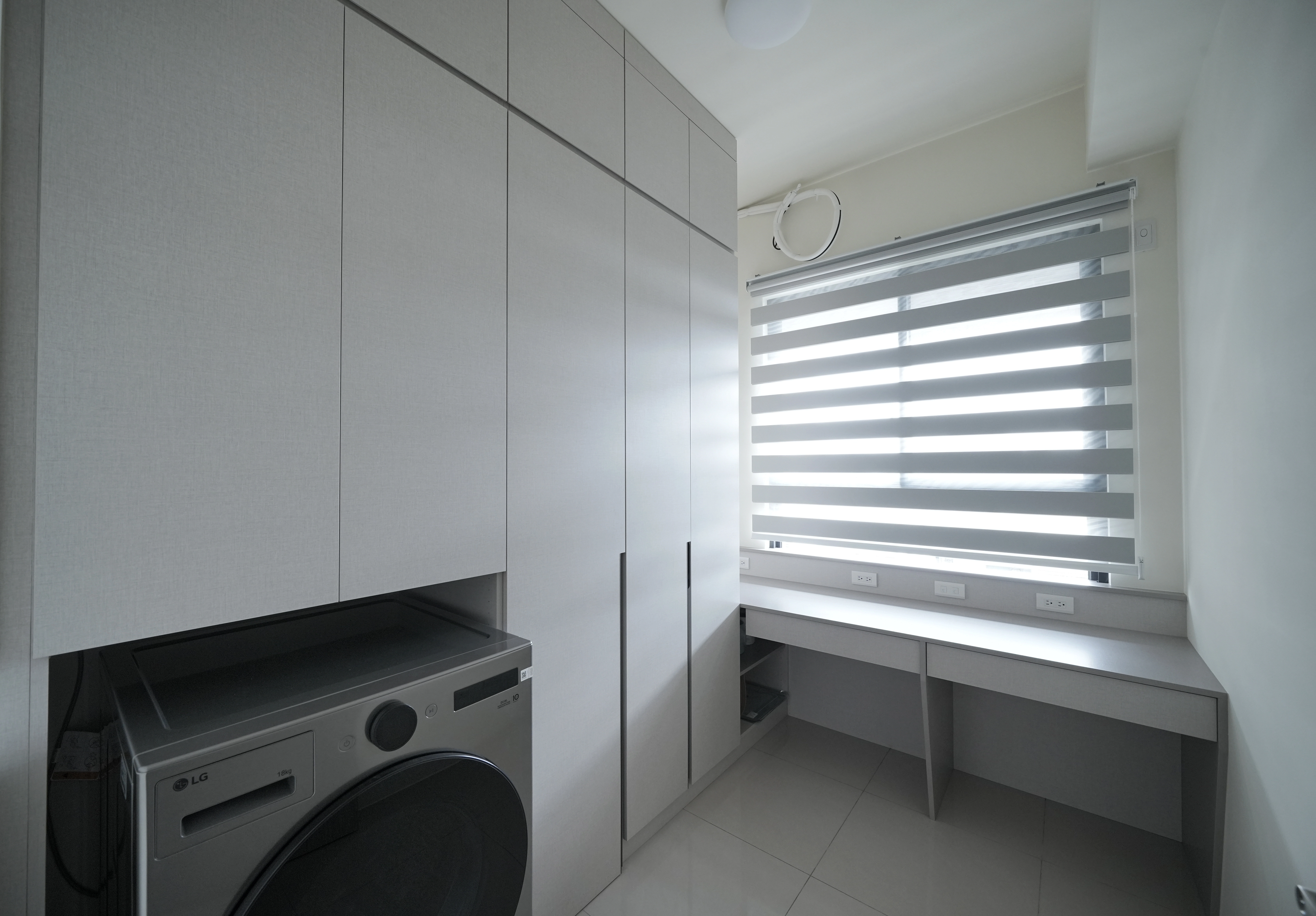 德盈儲藏室規劃:系統層架充分利用轉角空間實現高效能收納