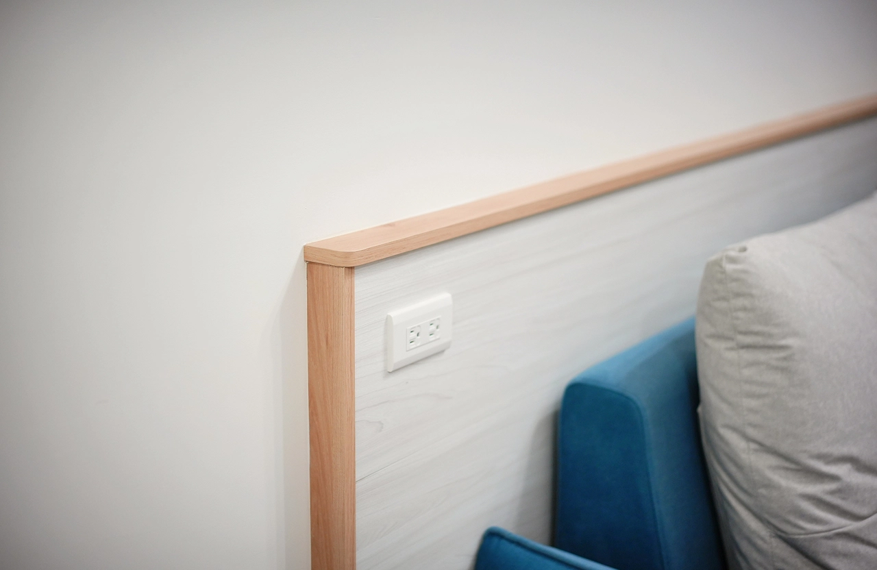 德盈設計空間細節：現代風格系統收納整合隱藏式五金，流暢展現極致純淨的設計品味。