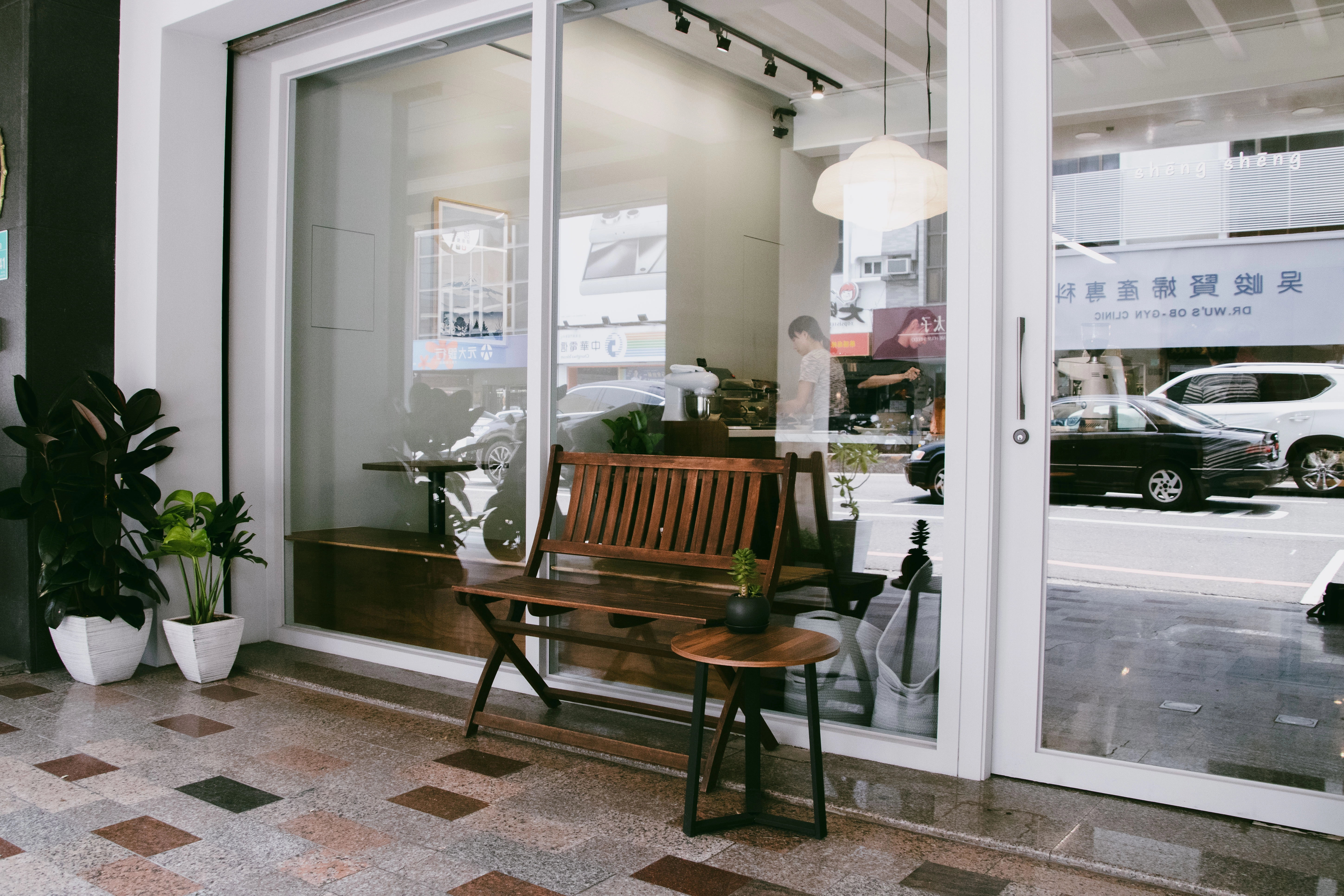 台南市東區特色咖啡廳空間,德盈室內設計將在地人文融入質感規劃,營造放鬆休憩好去處。