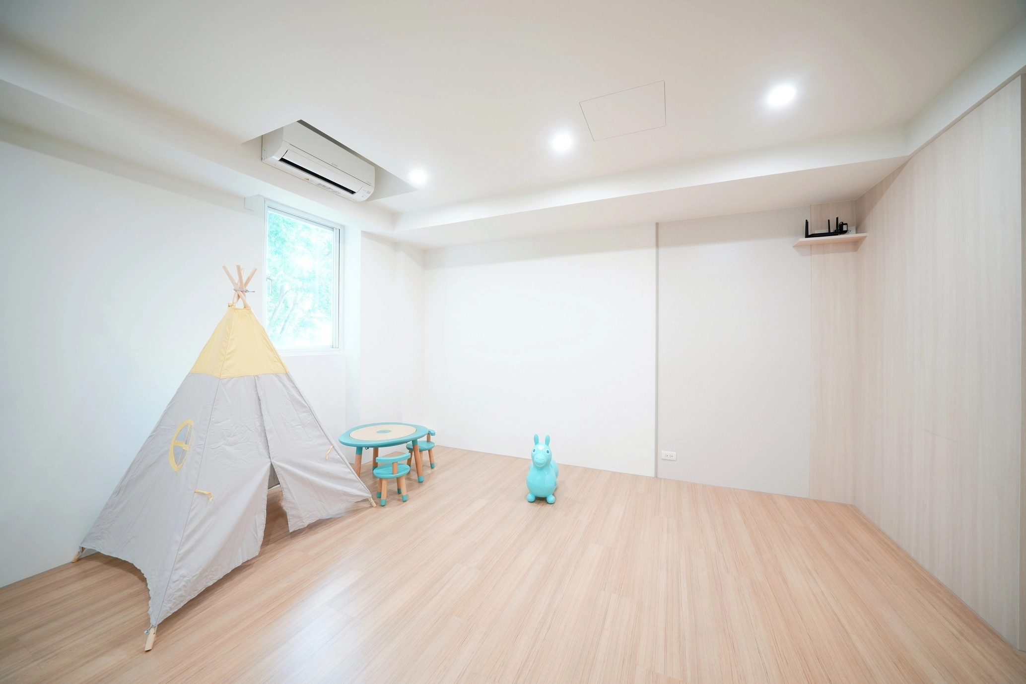 德盈室內設計:打造繽紛活潑的遊戲室空間,透過彈性收納規劃,為孩子創造專屬的成長與探索樂園。