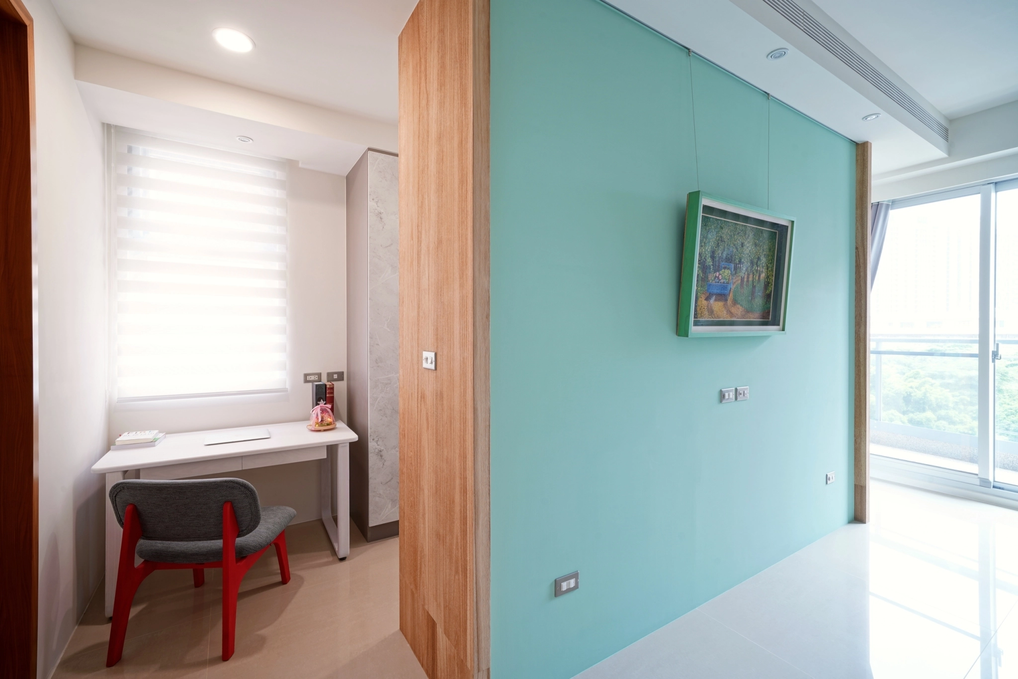 德盈室內設計,系統櫃機能美學,自然光入室,兼具美觀收納實用性。