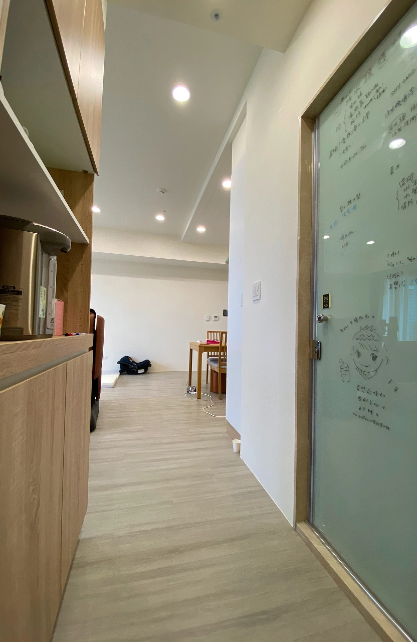 居家收納規劃：走道內嵌式系統餐邊櫃，滿足南科新手爸媽育嬰需求