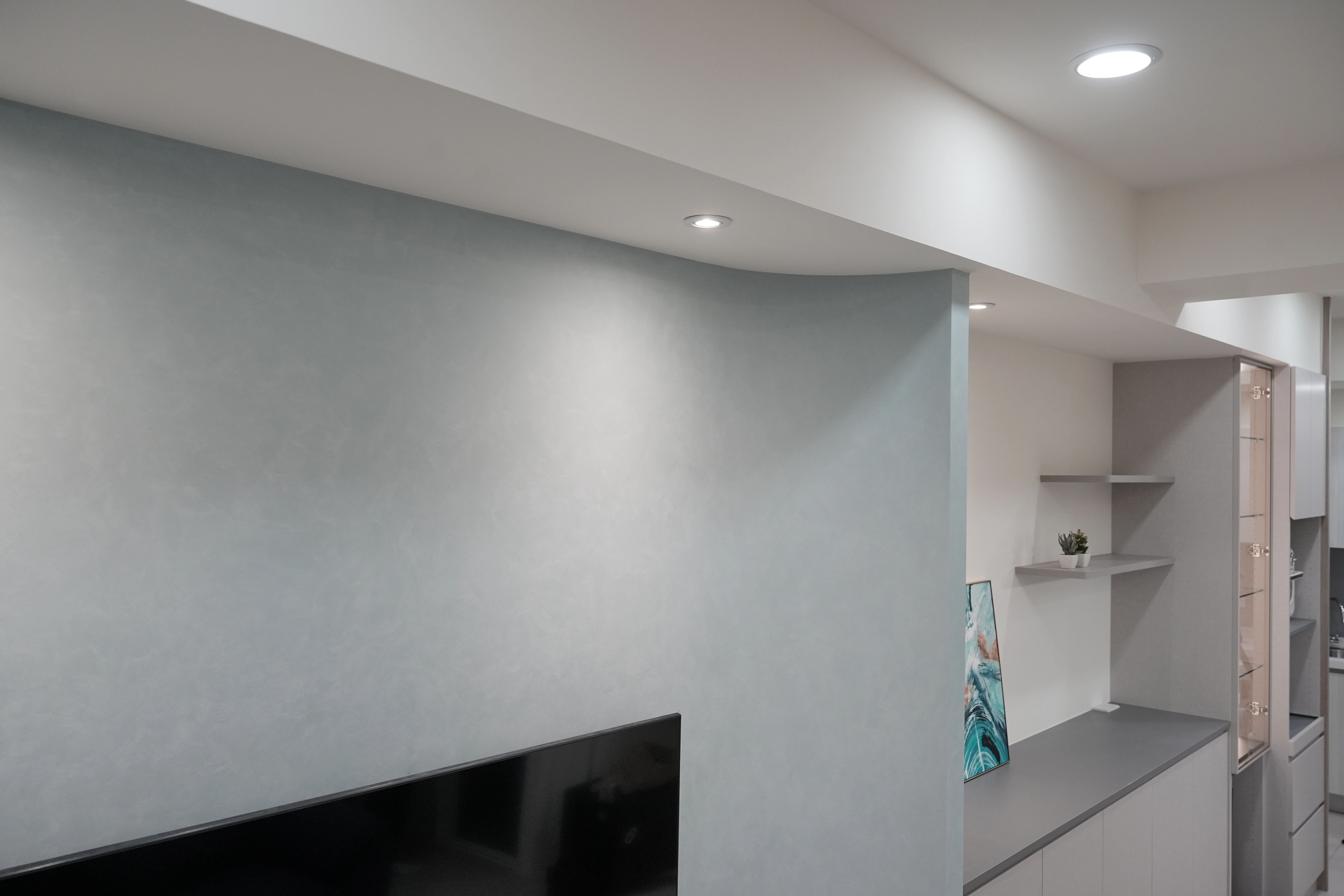 德盈室內設計:特殊塗料牆面搭配木作圓弧修飾展現工法細節