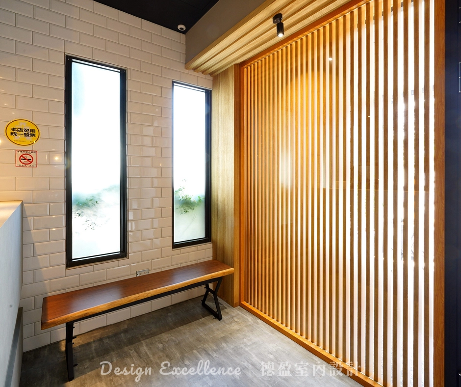 了解生活習慣,落地窗引入室外景觀,模糊日式內外界線。