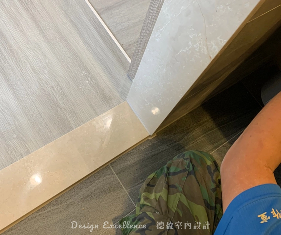 室內收邊矽利康:選用錯誤材質或未預留伸縮縫,導致快速發霉與脫落。