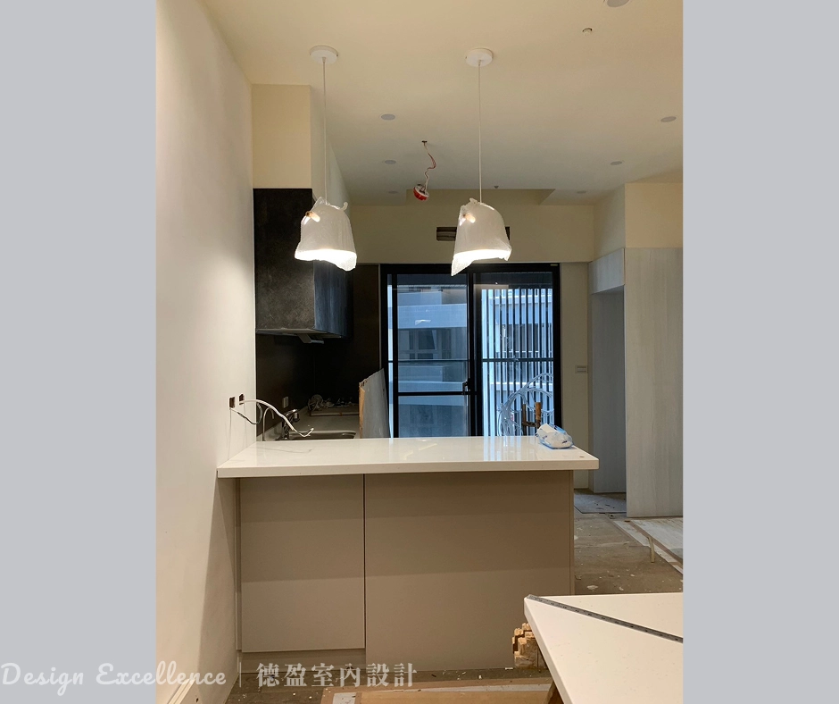 系統吧檯下方配置了系統矮櫃