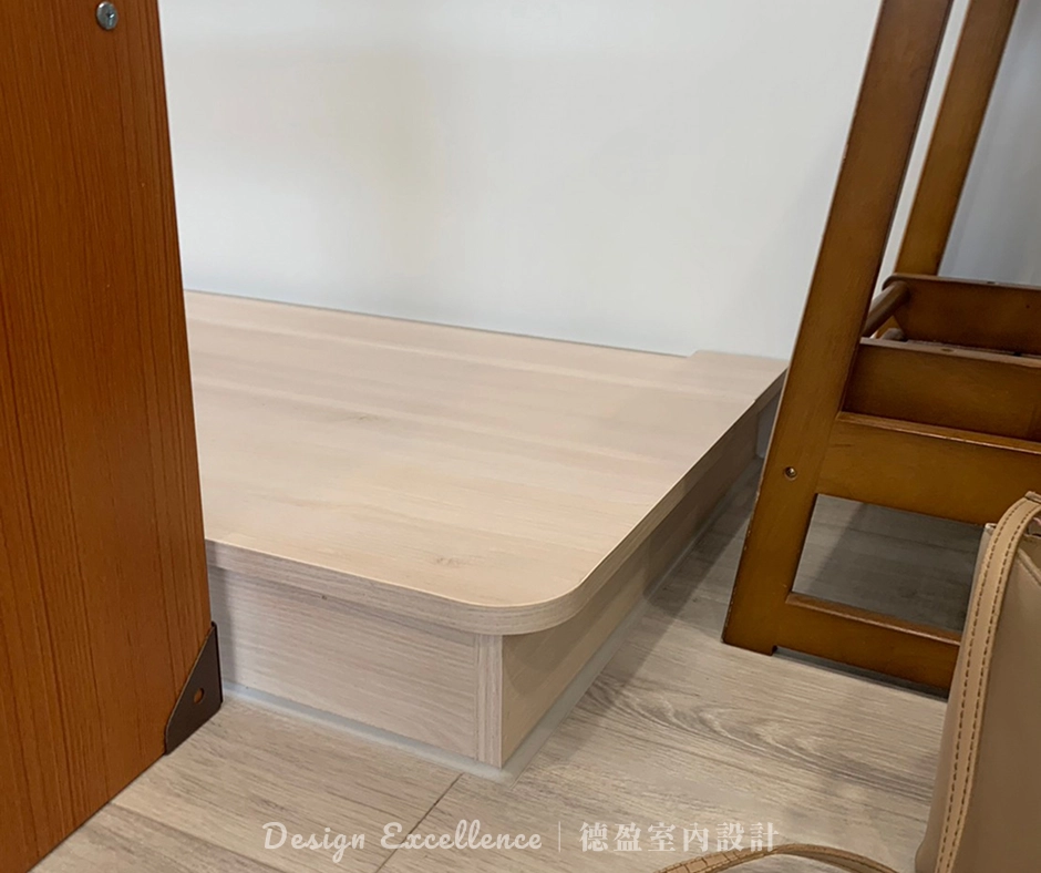 室內收邊矽利康:DIY 易失敗因基礎處理不徹底、未清潔乾燥,導致黏不牢開裂。