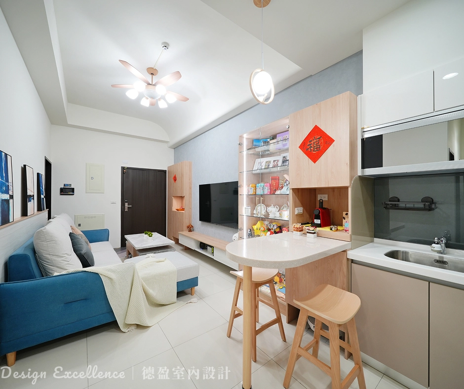 有了中島,煮飯這件事變得更有溫度。家人可以圍在旁邊邊幫忙備料邊聊天,朋友來了也能坐下來一起參與