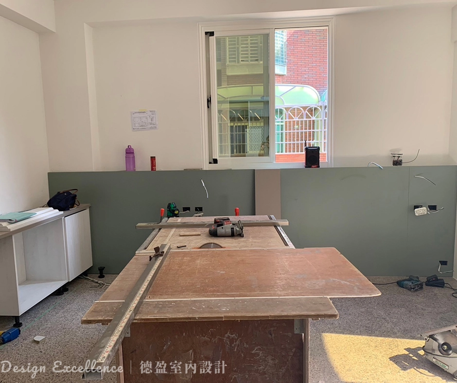 主臥室床後背牆