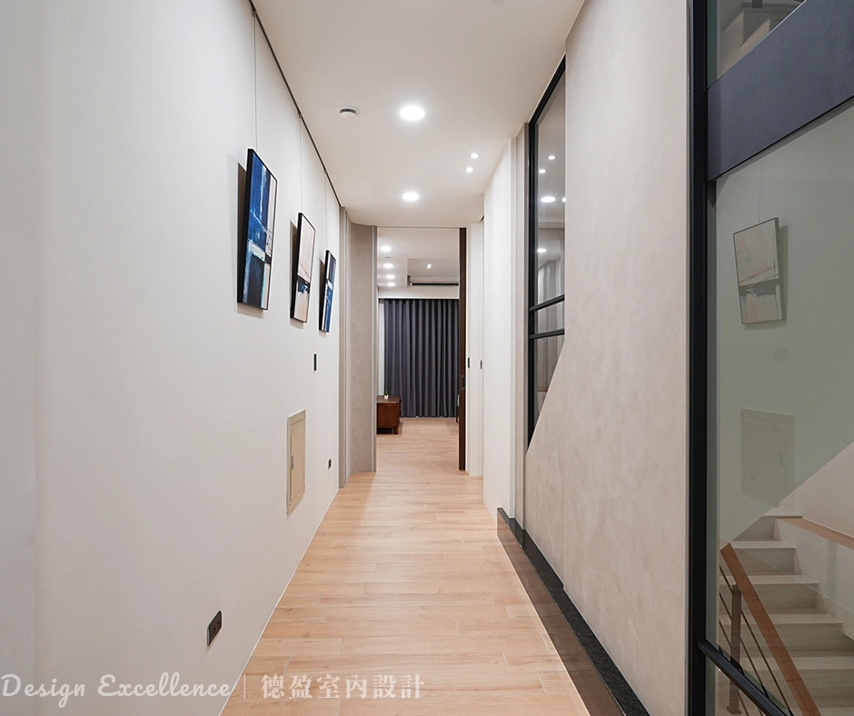 2F 走道木作樓梯牆完工