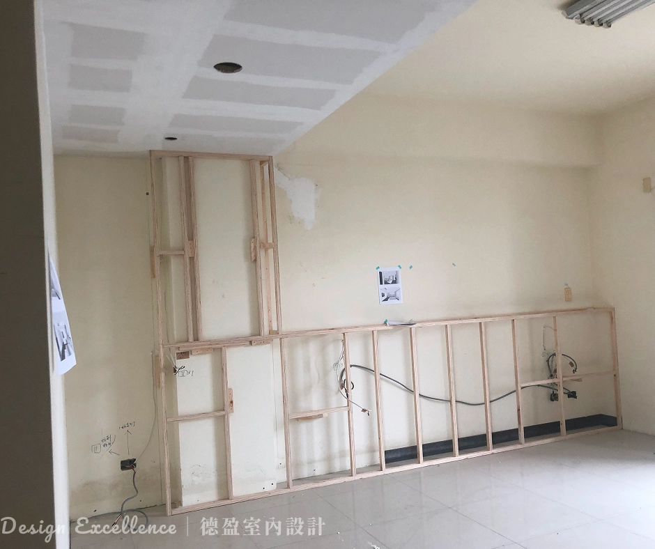 4F 主臥系統床頭半高牆與化妝台施工