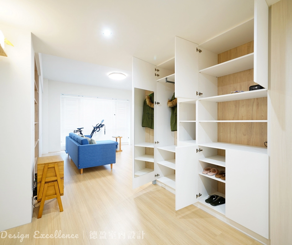 走廊系統開門收納櫃完工