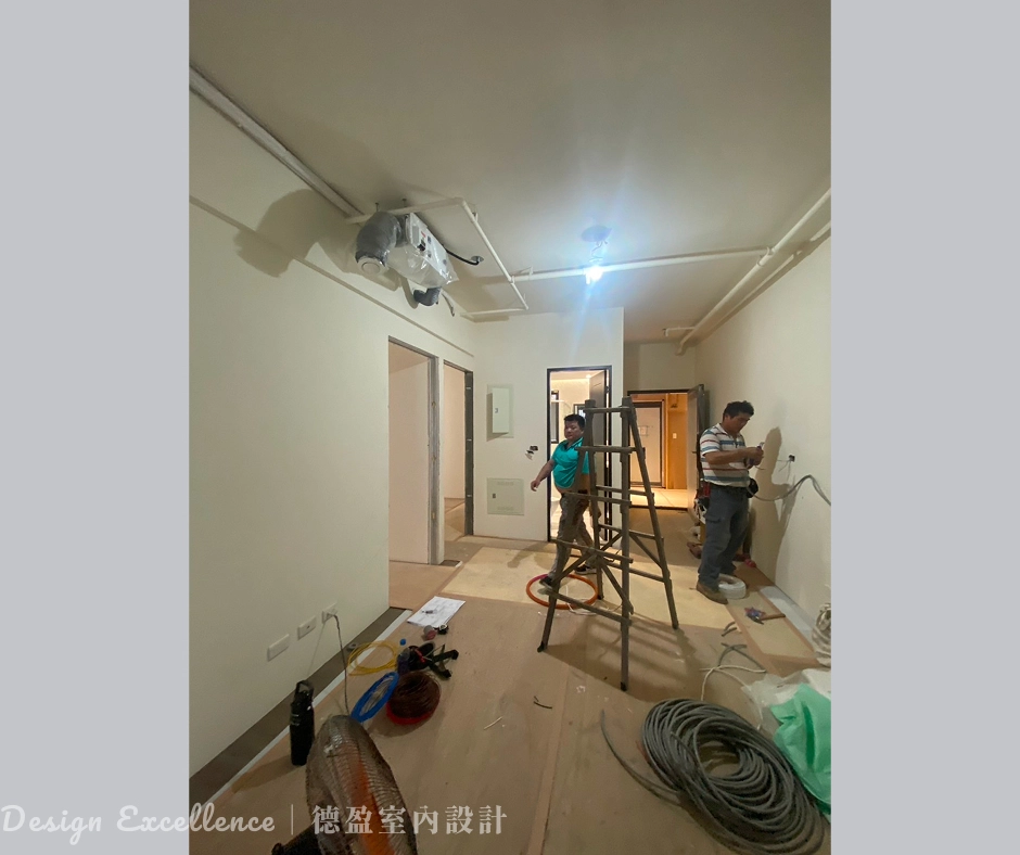 客餐廳廁所外鋁框推拉門