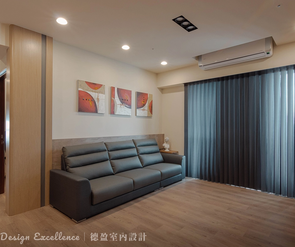 客廳沙發半高牆