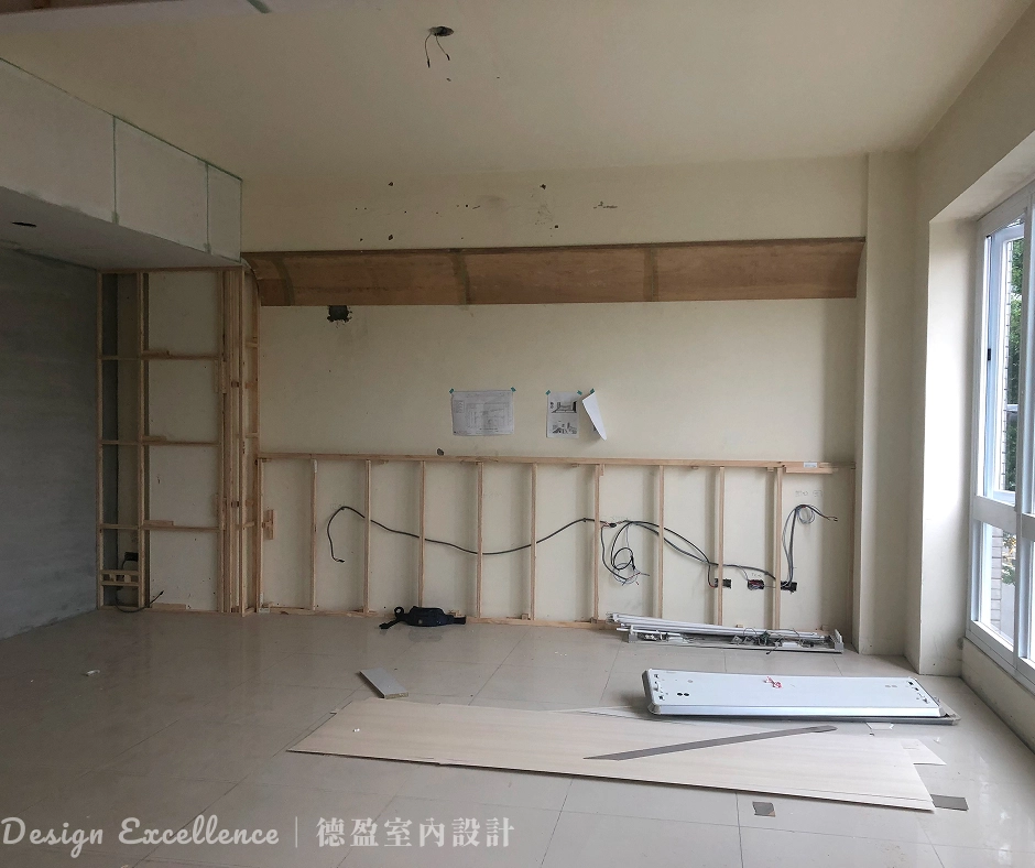 3F 主臥系統床頭半高牆與上方圓弧修飾施工