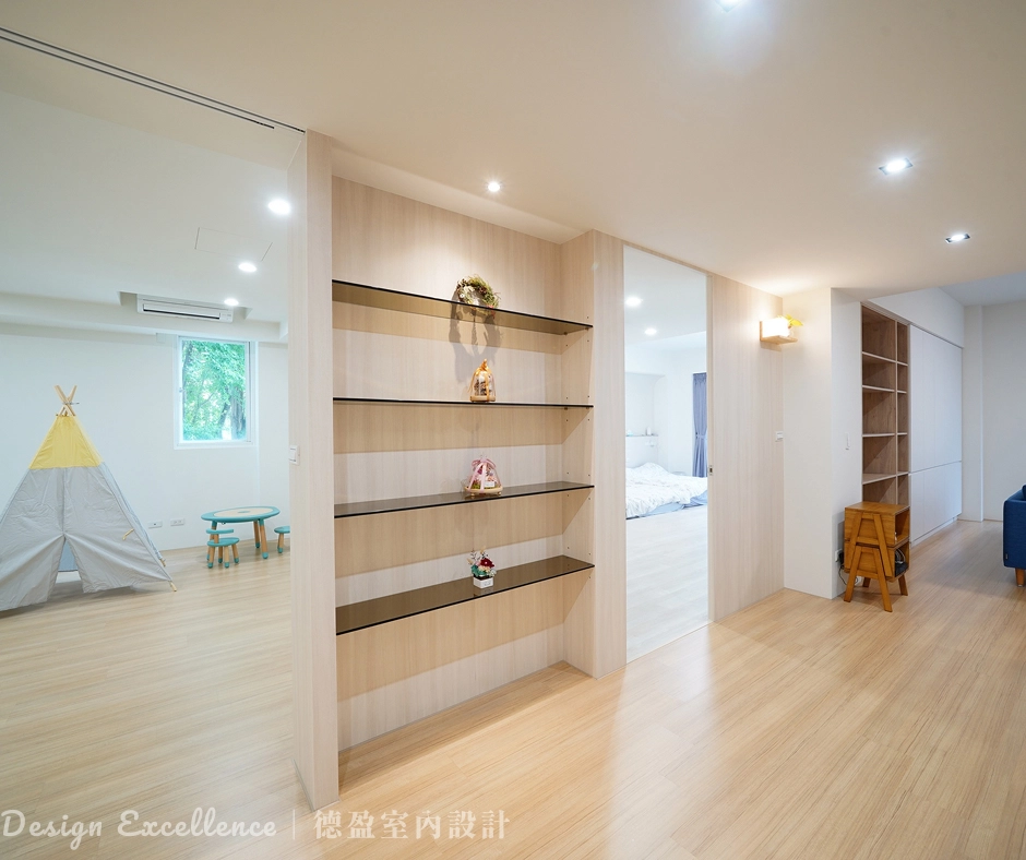 走廊開放展示櫃完工