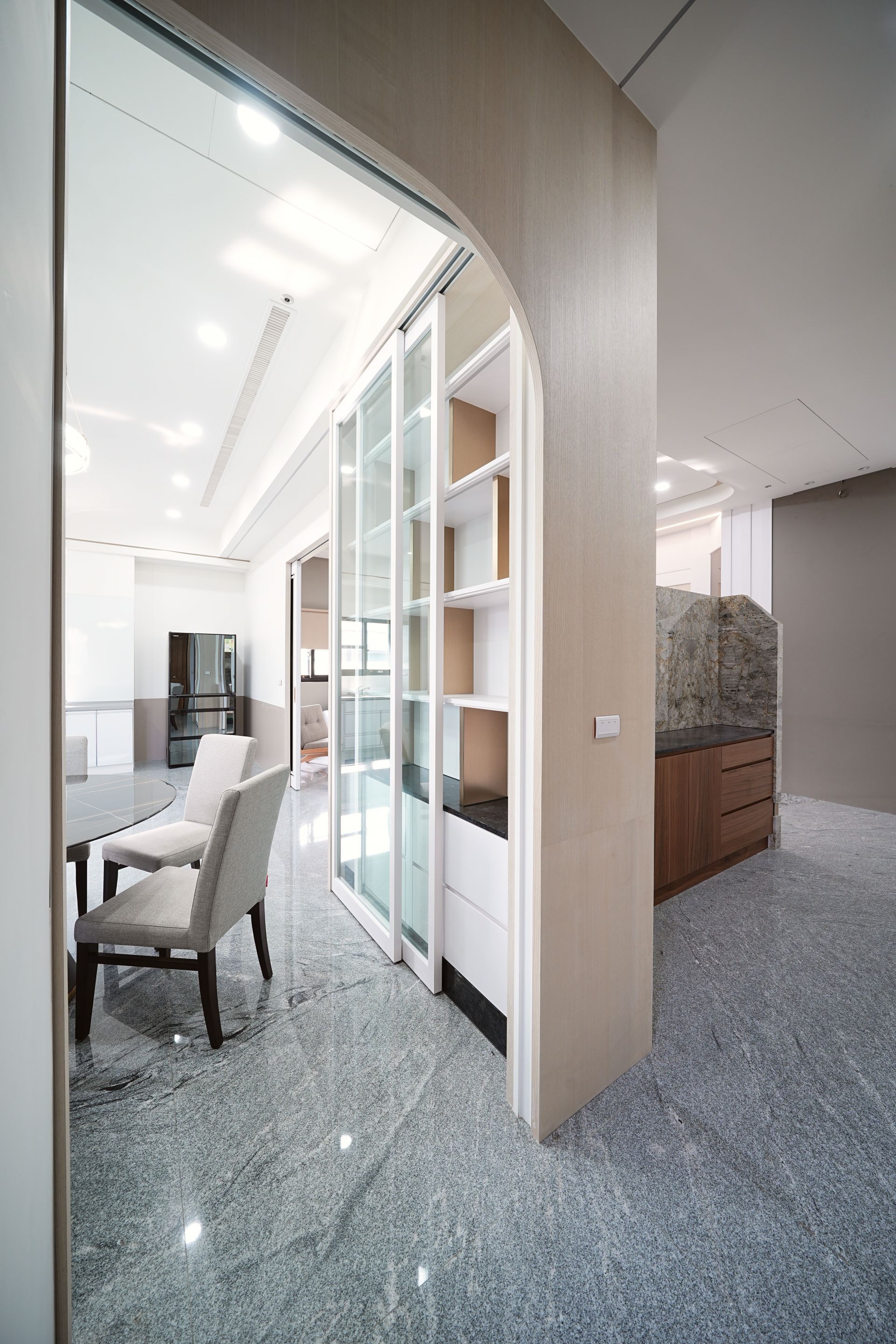 關廟自建整體規劃，德盈設計整合建築外觀與室內空間，構築內外一致的理想家園。