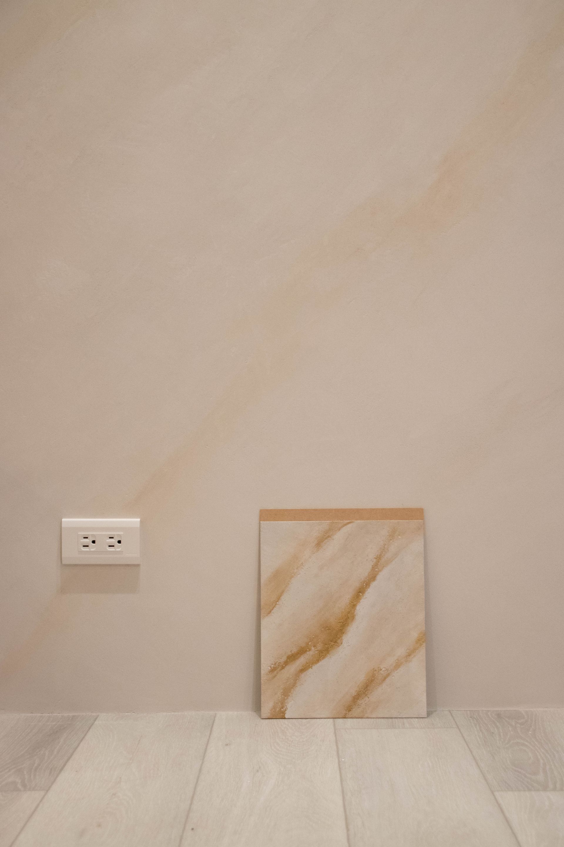 高雄日式風設計： 德盈以淺木色與米白基調，營造明亮、溫馨且雅緻的自然氛圍。