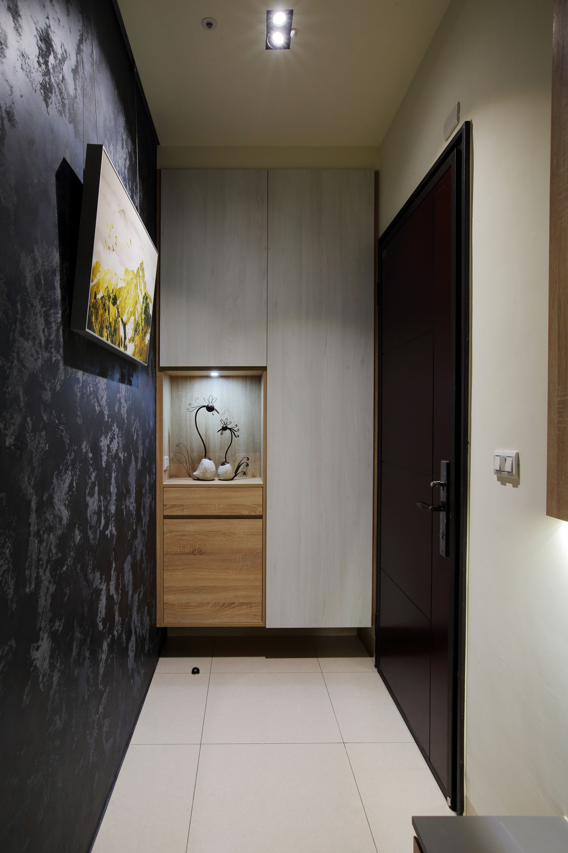 台南系統設計專家德盈。流暢線條與溫潤木質，打造低調奢華與實用兼具的殿堂。