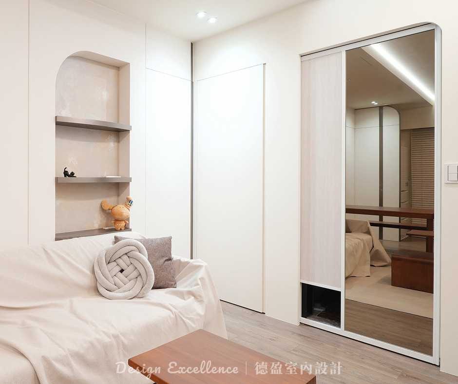 打造全齡友善的零障礙動線，推行輪椅或學步車不再擔心被軌道絆倒。