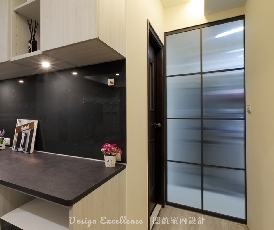 安裝雙培林靜音下止（土地公）五金，讓鋁框門滑動更穩定、安靜無聲。